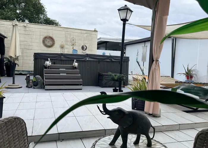 Tiny Place W Private Hot Jacuzzi 7 Min To Miami International Airport